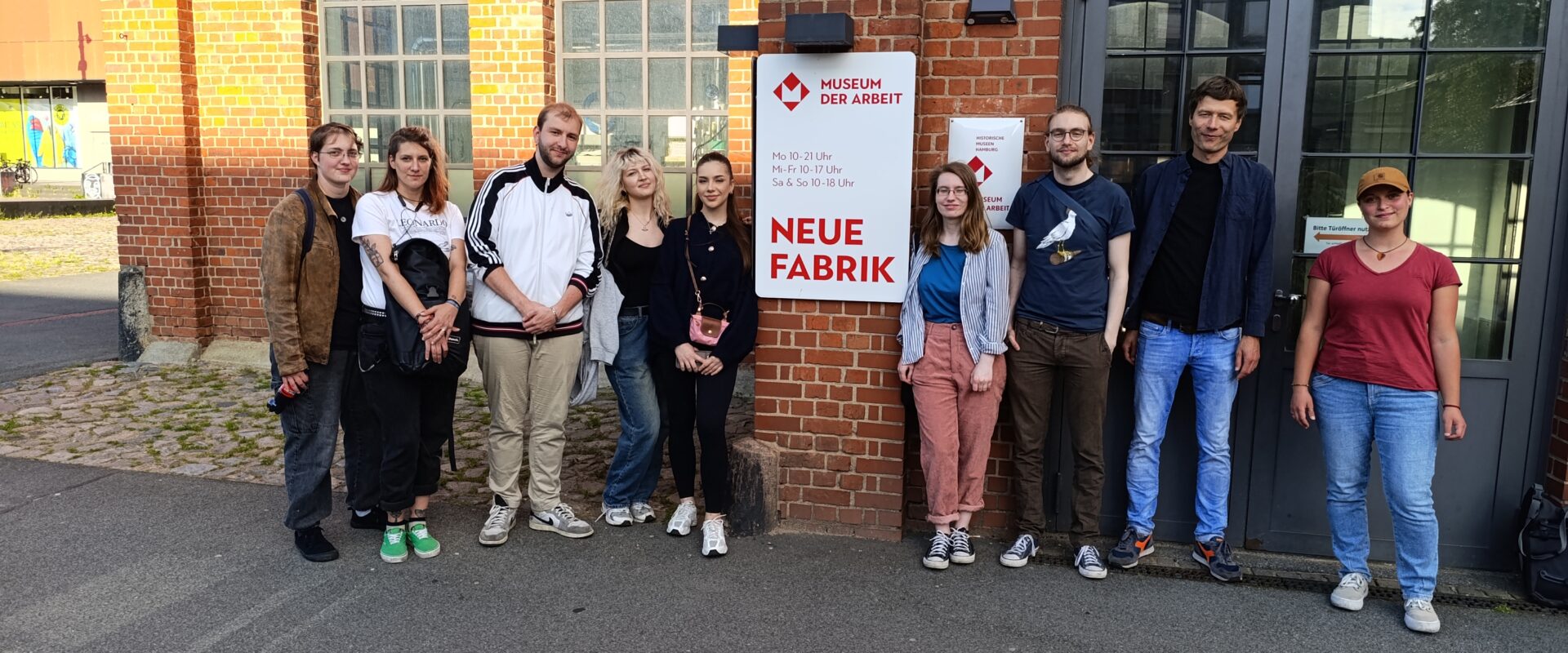 Geschichts- und Wirtschaftskurs besuchen Talkrunde im „Museum der Arbeit“ zum Thema „Kupfer, Kolonialismus und die Grüne Transformation“